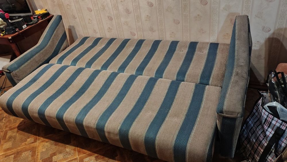 Продаем диван и 2 кресла
