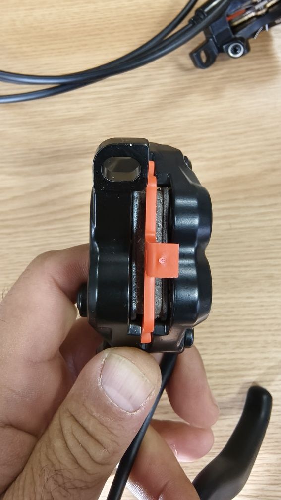 Спирачки Shimanо Deore BR-MТ420 /лост BL-MТ401 -Четирибутални