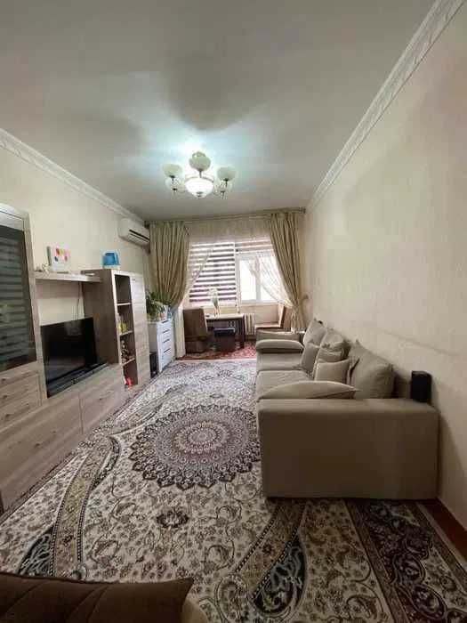 Срочно продается квартира 4/4/4 в Юнсабад 11 за Мега 105 кв.м 89000$