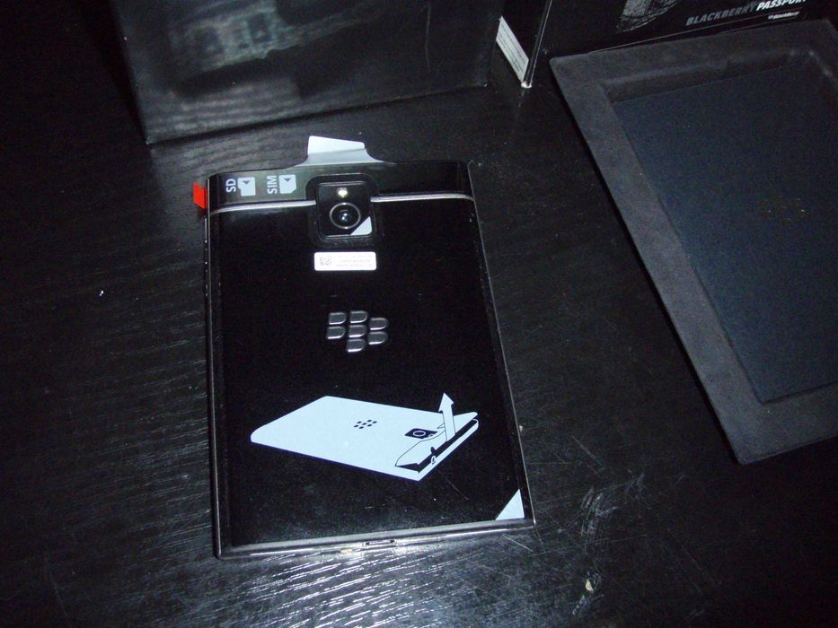 Blackberry Passport, functional in orice retea, nou, la cutie