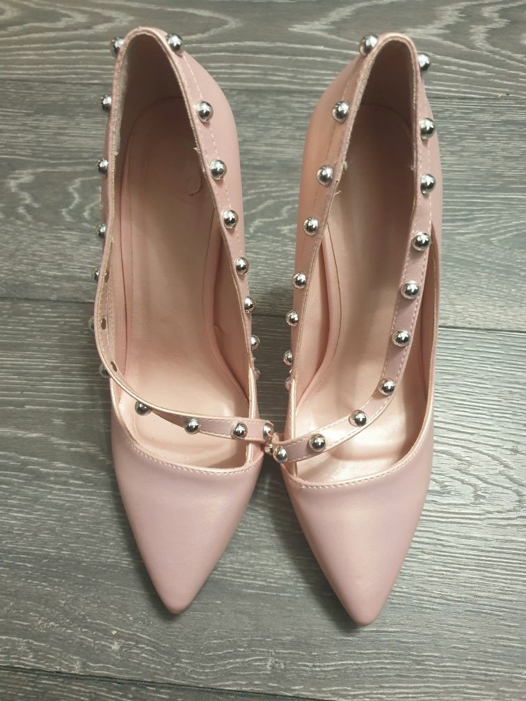 Pantofi cu toc roz