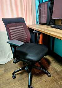Эргономичное офисное кресло