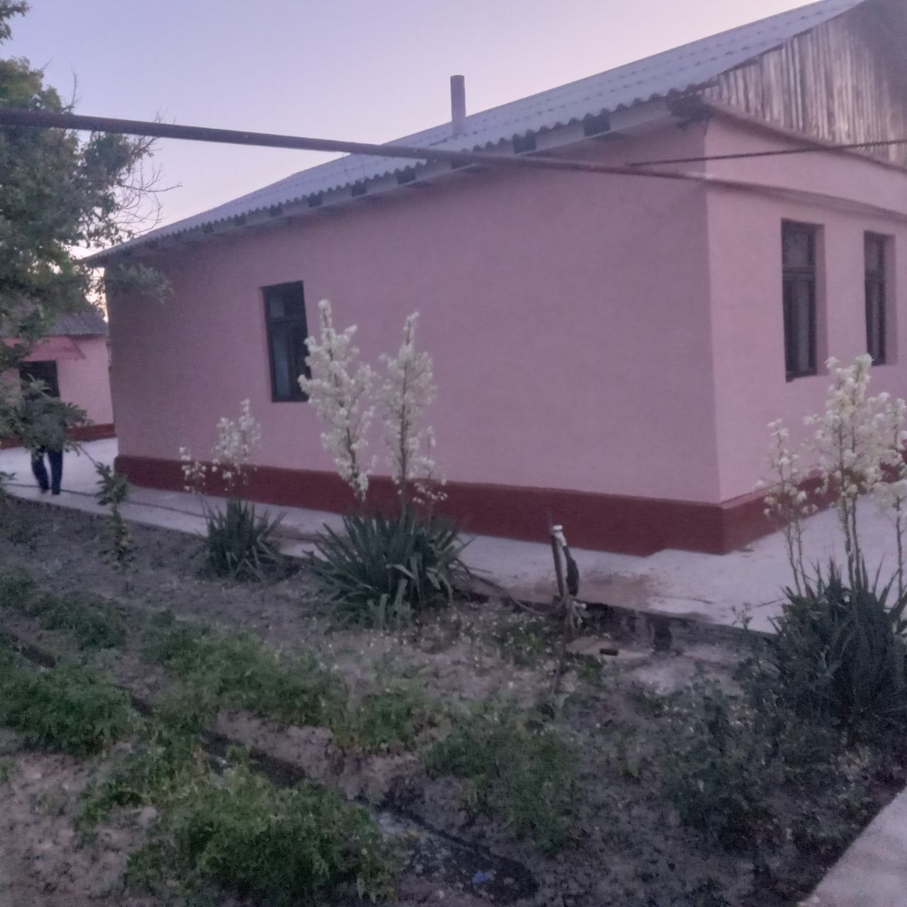 Sroʻchniy uy sotiladi nurafshon shahar sentrga yaqin 45 000$