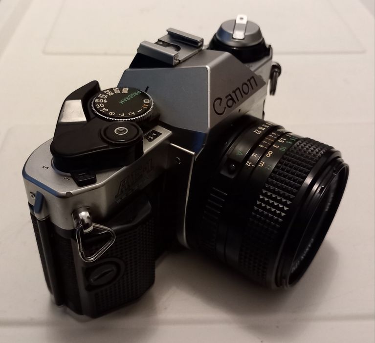 Aparat foto film Canon AE 1 Program + Canon FD 28mm f/2.8