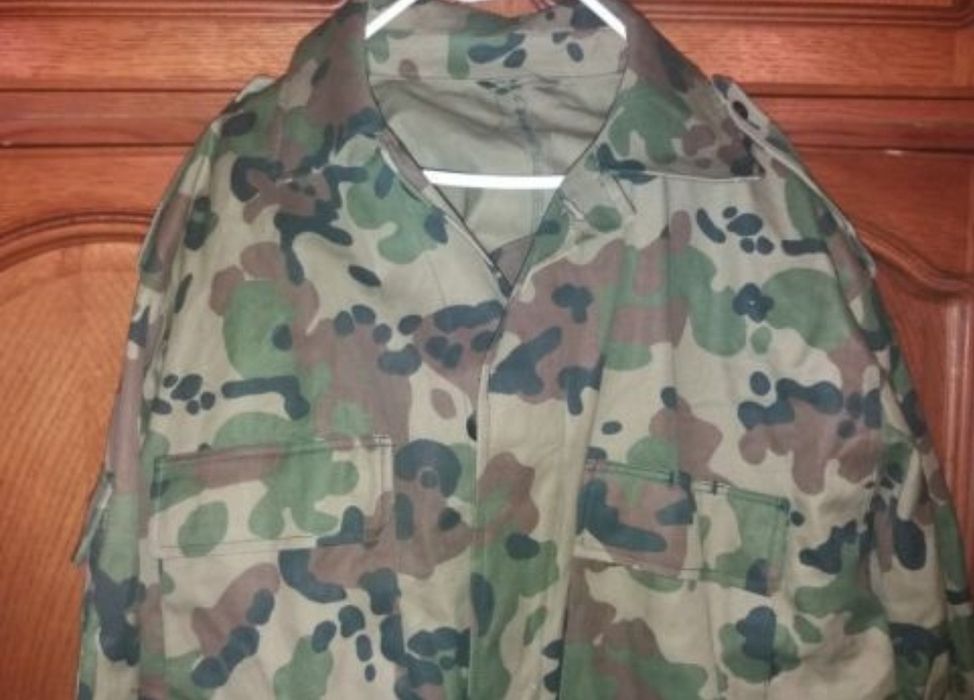 Costum camuflaj mozaic neimblanit si imblanit