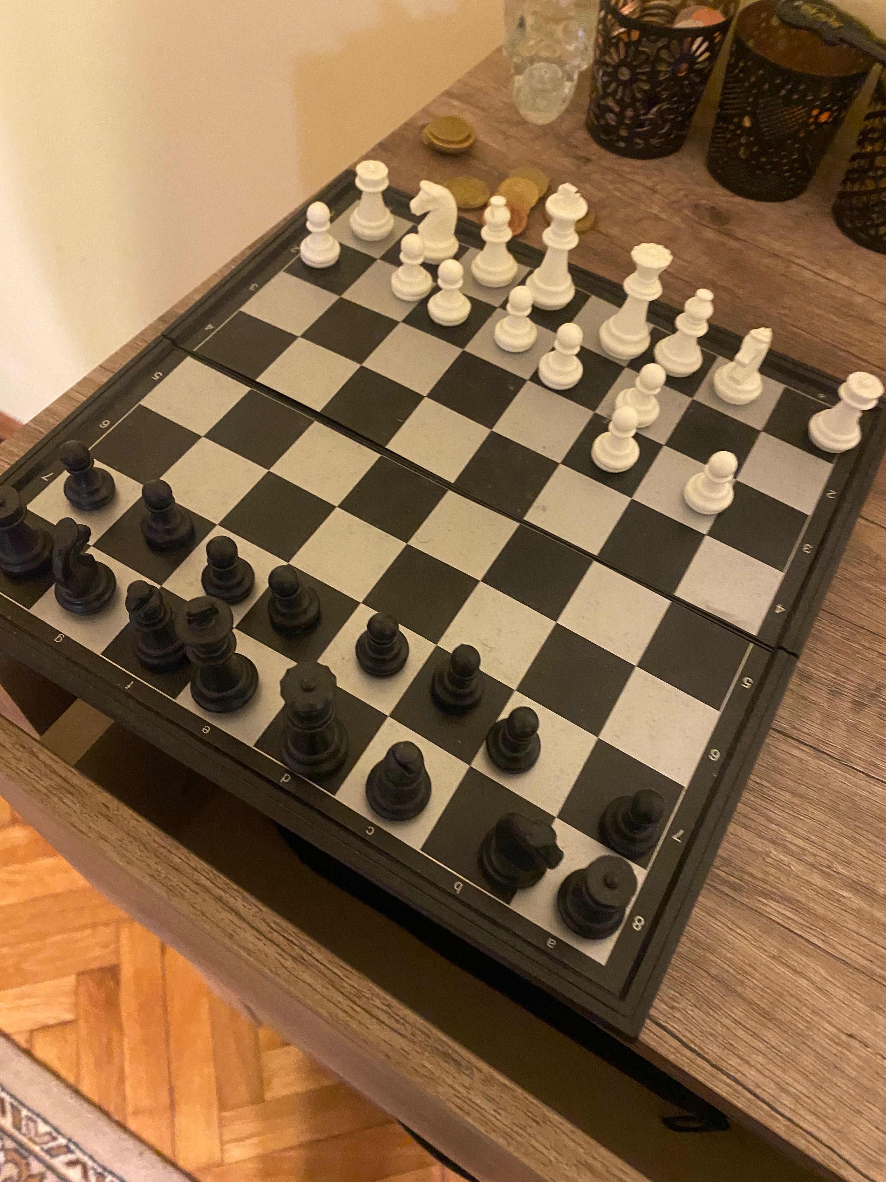 Chess board magnetic