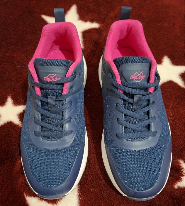 Кроссовки размер 38.