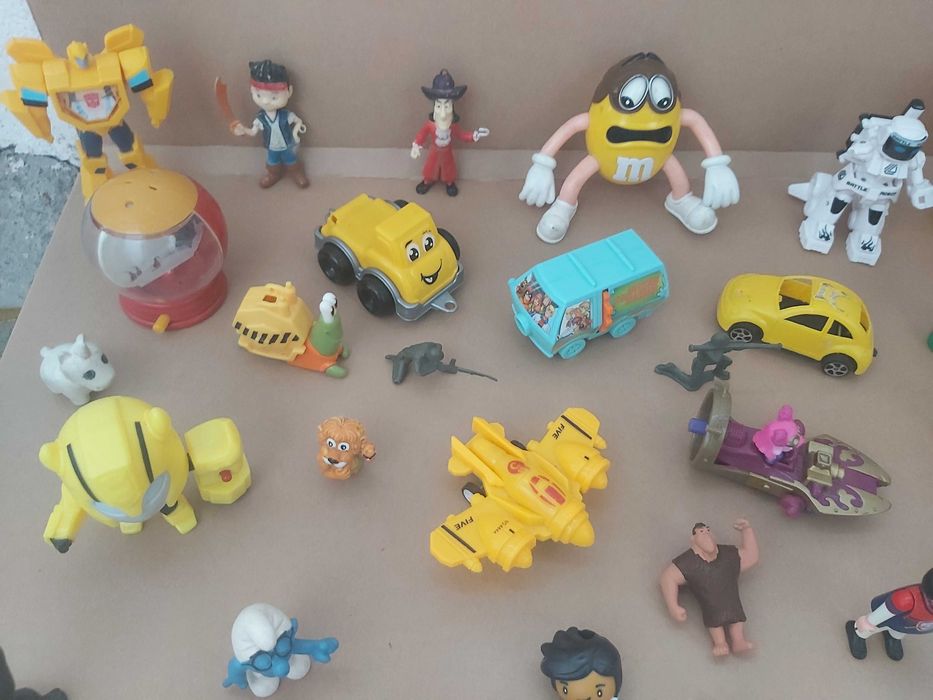 Figurine din plastic 65 de bucati cu personaje din desene