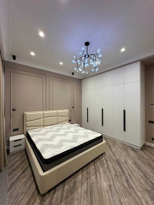 Срочно Продам 4х комн/4/6 в Центре Ц-5 Финансовый институт