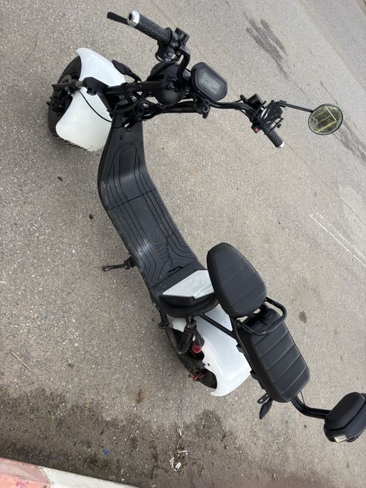 Scuter electric  vine cu 2 baterii detașabile