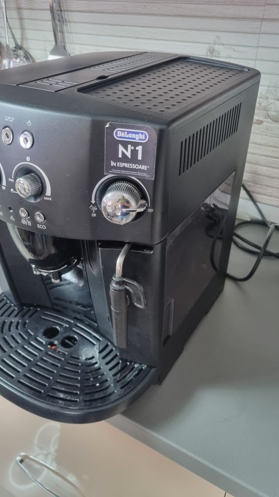 Aparat de cafea DeLonghi