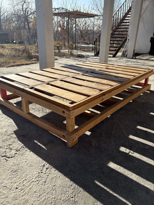 Продам  деревянный тоачан , тахта ,кровать бу