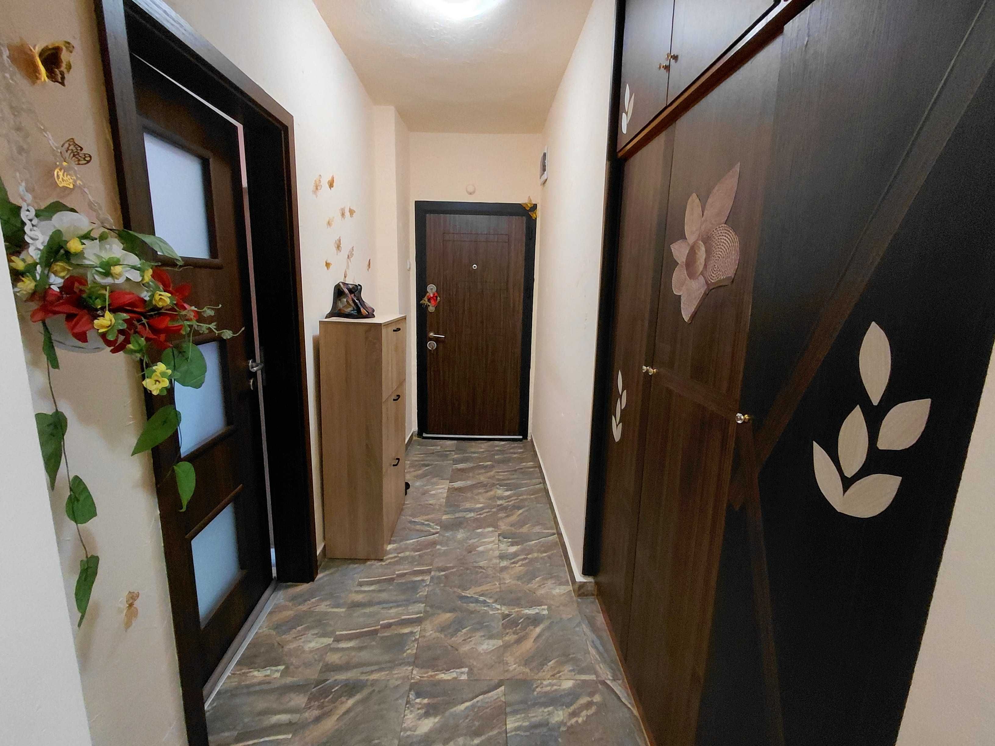 Продава апартамент тухла, кв. Варовник