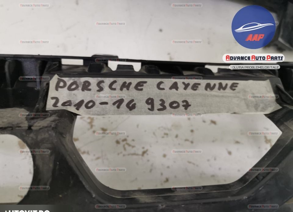 Оригинална централна решетка в добро състояние Порше Каен / Porsche Ca