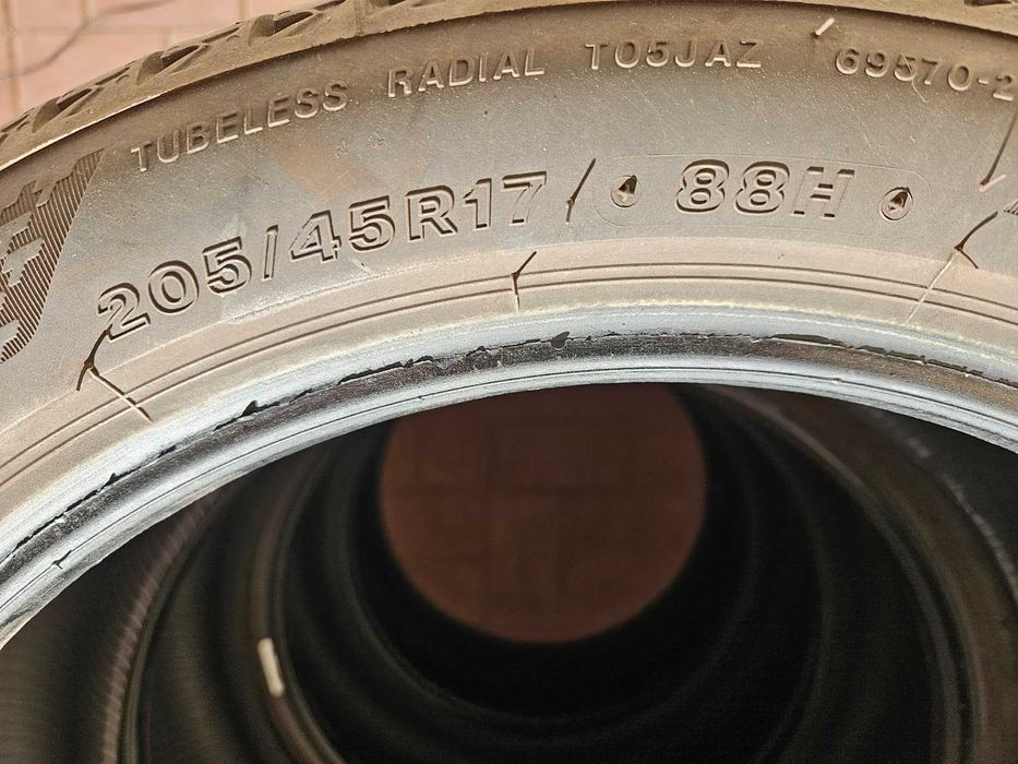 4 Anvelope de vara, aproape noi,  BRIDGESTONE TURANZA, rulate 4.000 km