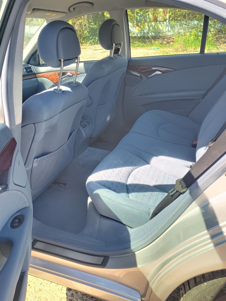 Mercedes-Benz E 220