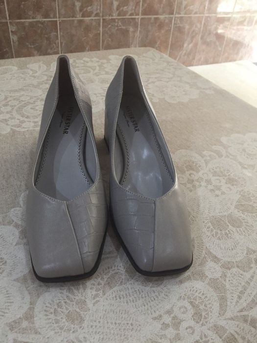 Продается новые туфли фирма sister star 37 размер