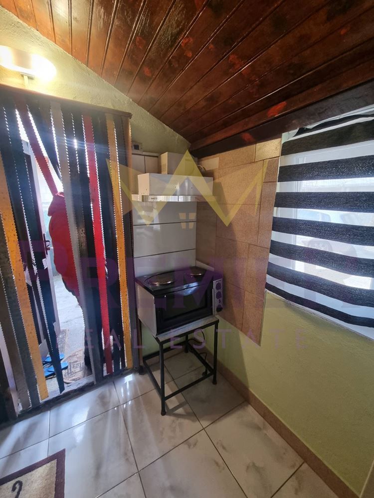 Дава се под наем Етаж от къща в Варна, Аспарухово - 20 кв.м за 137.7 € - Снимка #2