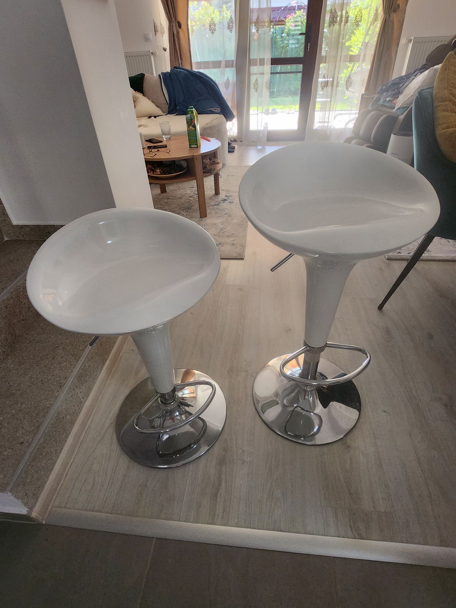 Scaun de bar cu inaltime reglabila