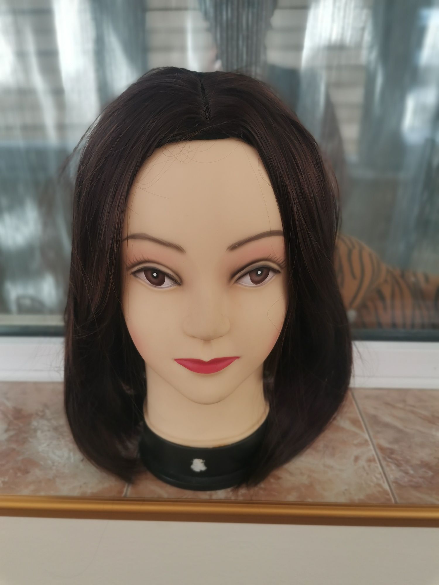 Нова къса перука