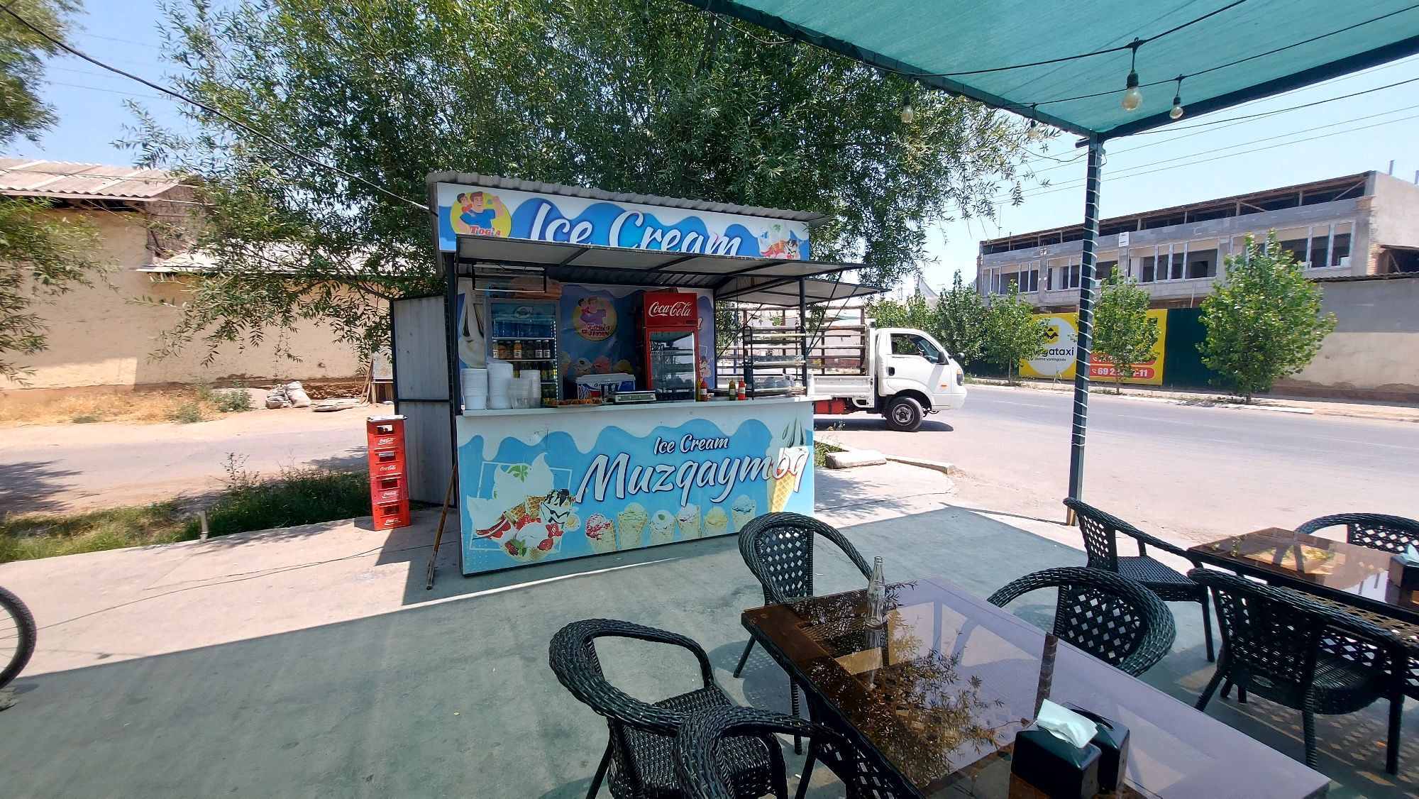 Muzqaymoq sotish uchun jixozlar