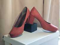Pantofi caramizii din piele intoarsa cu platforma si toc gros 7 cm.