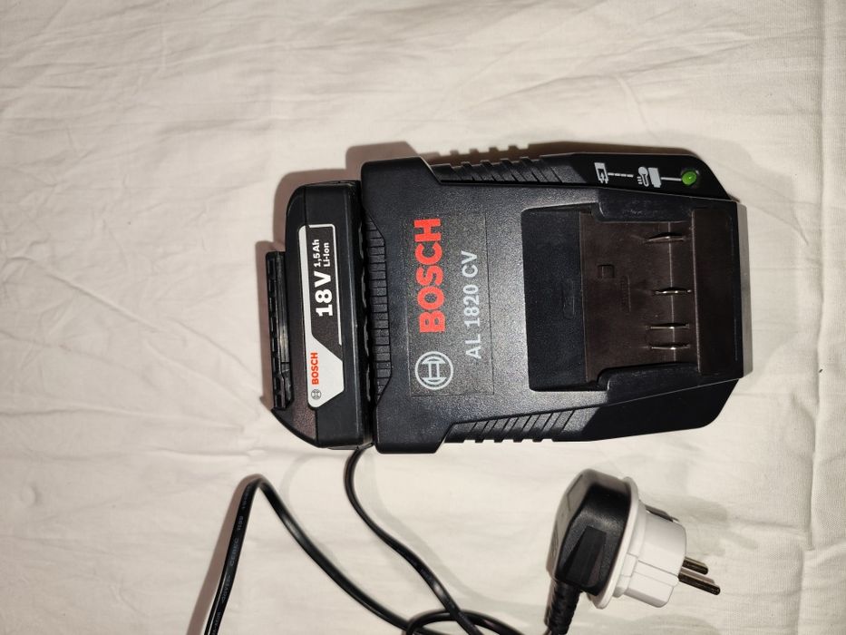 Зарядно за винтоверт Бош + батерия
