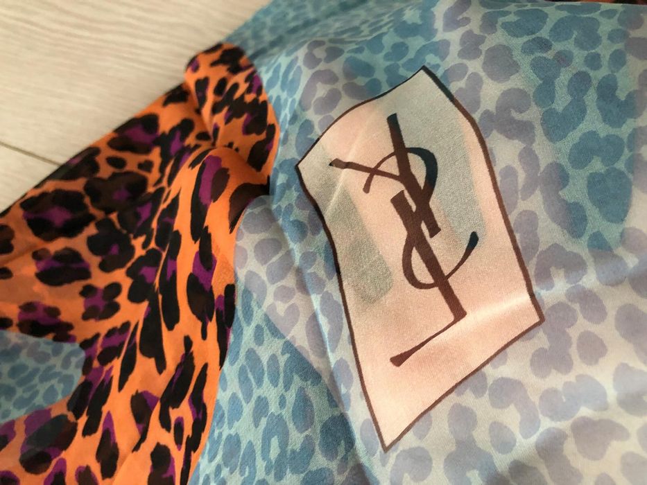 Eșarfă Yves Saint Laurent (YSL)