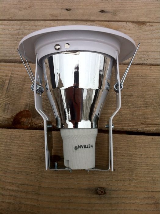 Vând 2 spoturi încastrate dulie normală