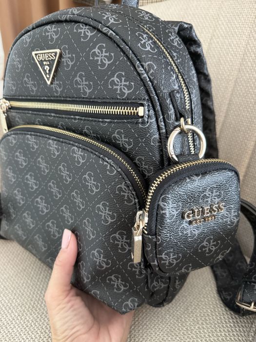 Раница Guess среден размер