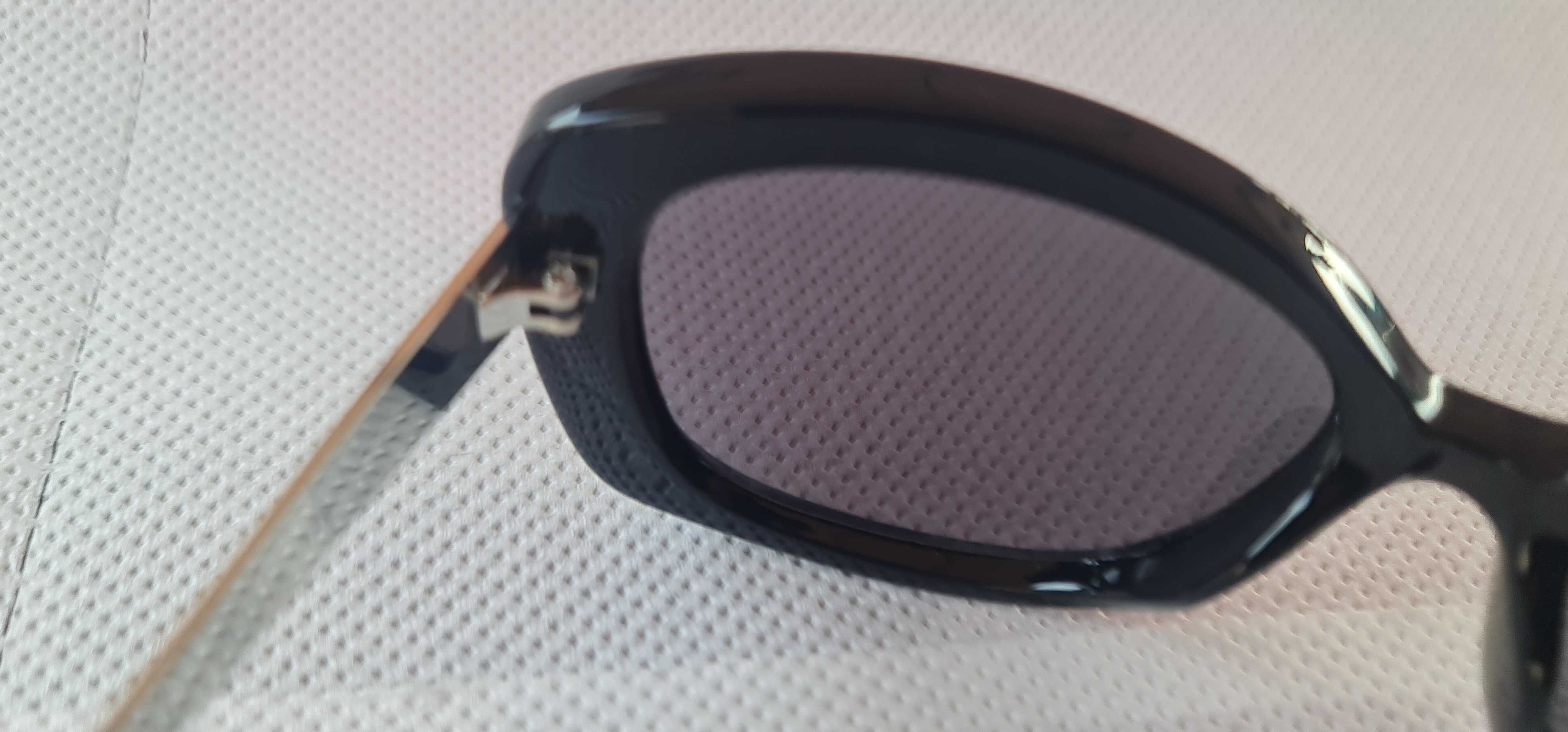Дамски слънчеви очила ,,FOSSIL" Пластмасови с позлатени метални дръжки