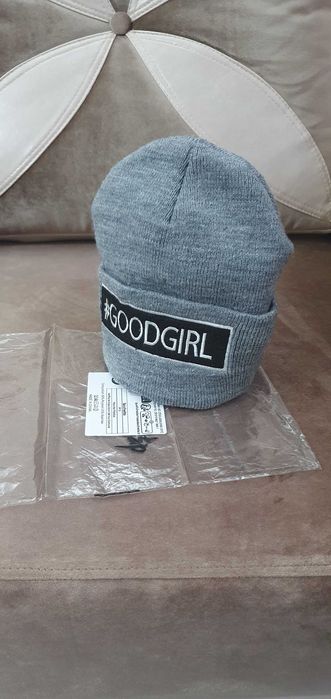 Căciulă/Fes de culoare gri - #GOODGIRL - NOUĂ