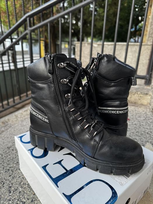 Черни зимни боти