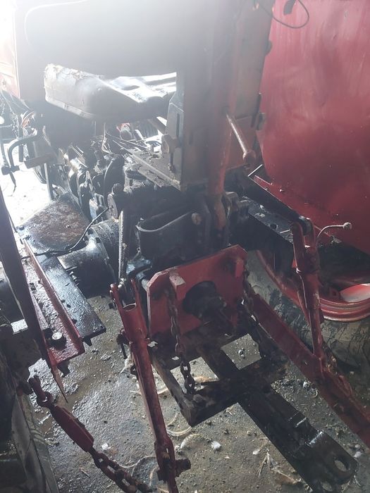 tractor u445 cu remorca și plug
