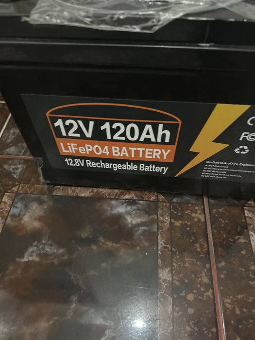 Vand baterie livepo4 120ah cu incarcator la 220