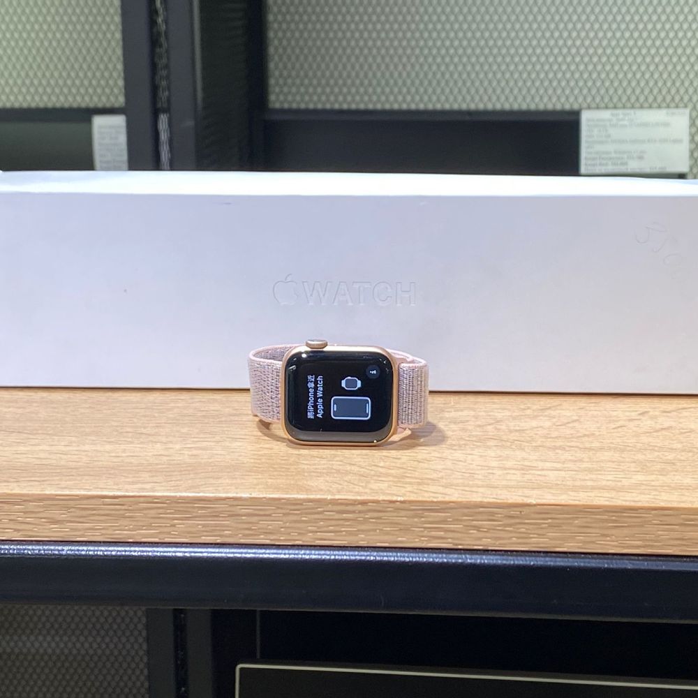 Apple watch 4 series, 40 mm, Gold, АКБ 92%, 9332/А10