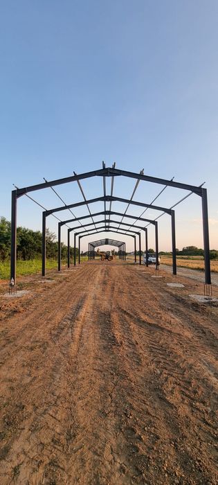 Vând structură metalică 10×20×4h