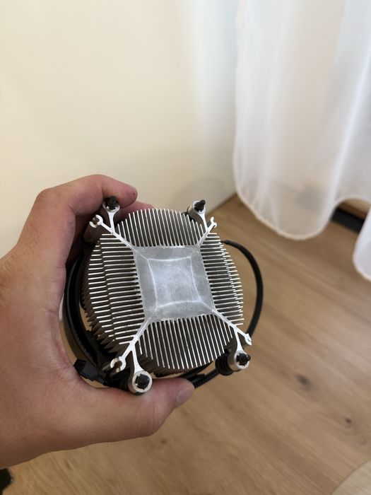 AMD Ryzen 5 2400 Gg Quad-Core 3.9 GHz cu cooler