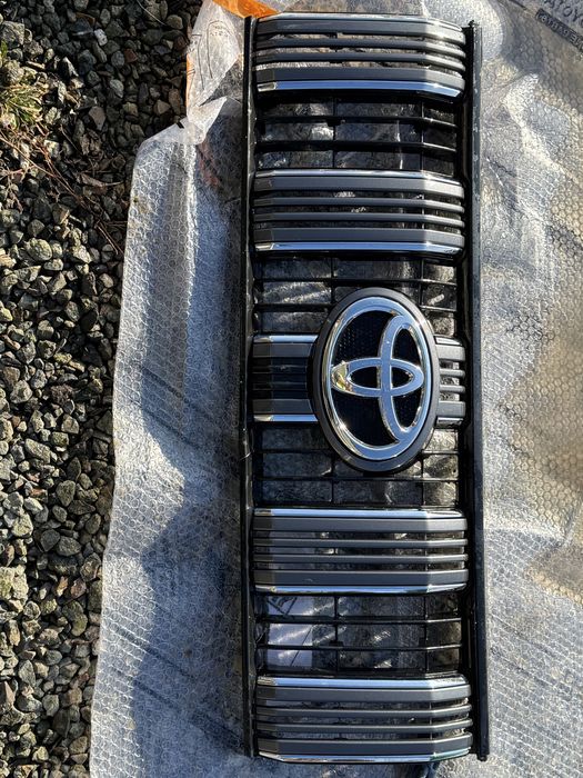 решетка радиатора Land cruiser Prado оригинальная