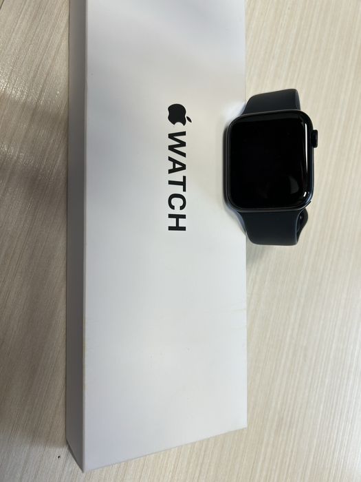 Apple Watch SE 2-nd generation нов, пълен комплект и документи
