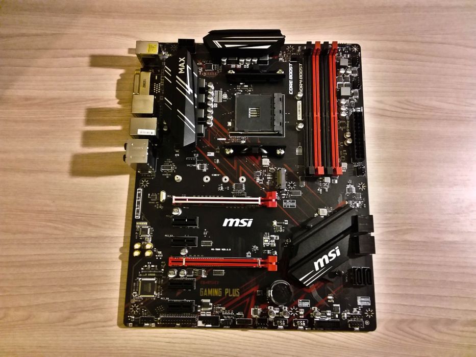 Vând placa de baza MSI B450 gaming plus max ( impecabila .