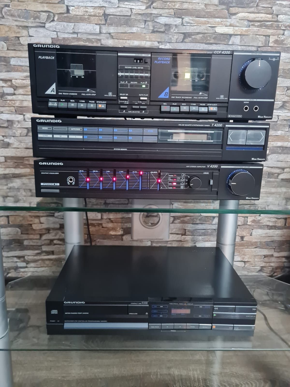 Grundig  -Dublu Deck, Tuner, amplificator cu egalizator.