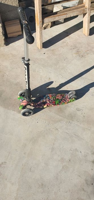 Детски скутер триколка