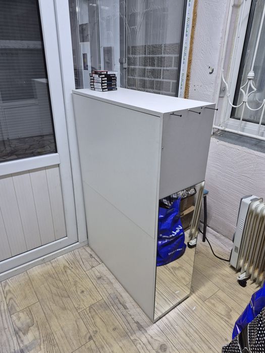 Продам тумбу с полками