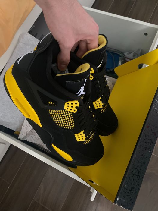 Jordan 4 Thunder