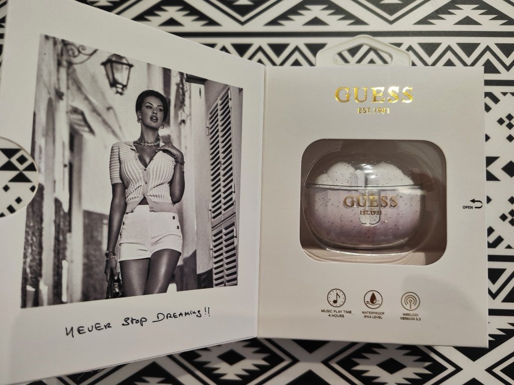Оригинални безжични слушалки Guess