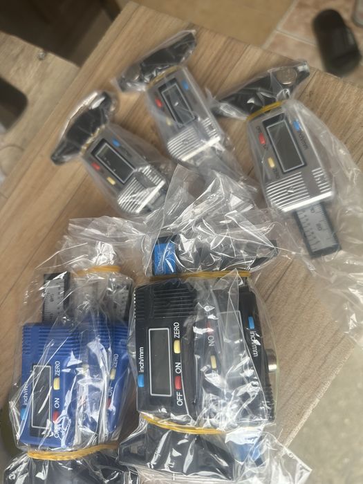 Șubler digital pentru anvelope – produs nou - baterii incl. Dif culori