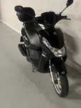 Vand PEUGEOT KISBEE 2016 negru 
Benzina 2T
50 cc