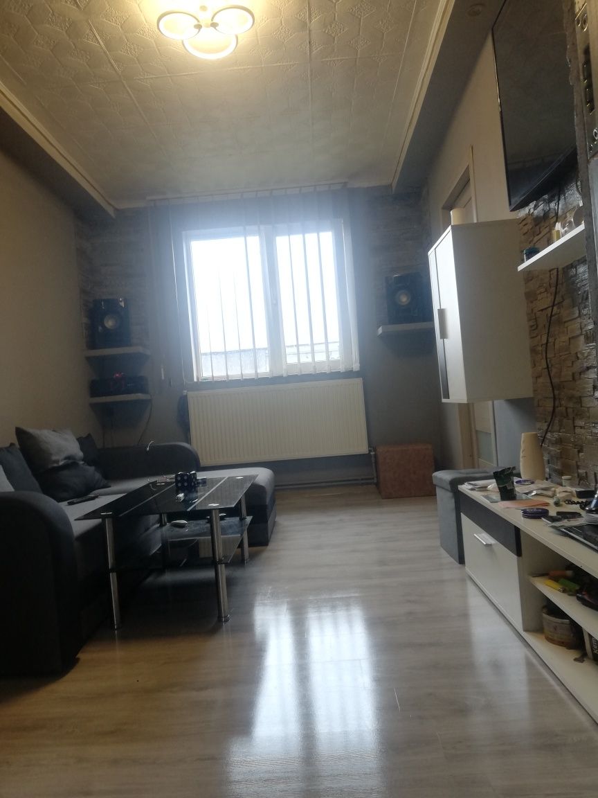 Apartament cu 2 camere baie bucătărie