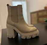 Botine Bej cu toc